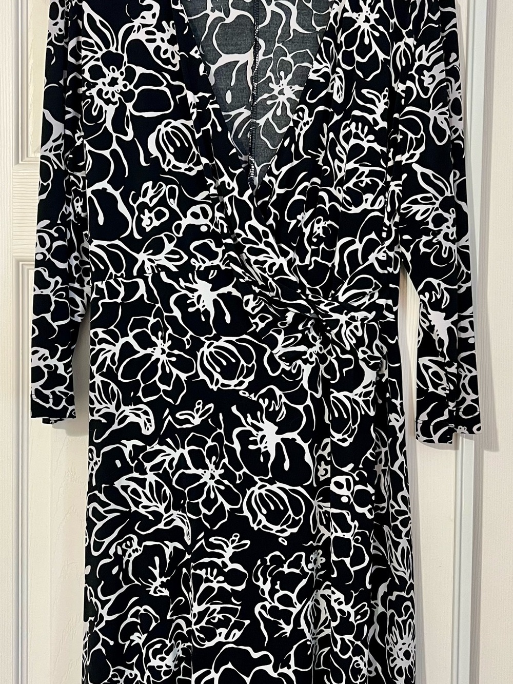 Chicos Black & White Floral Wrap Dress - Women's Elegant V-Neck